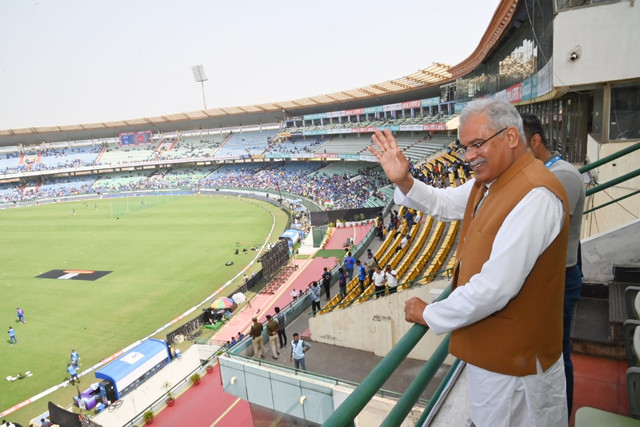 ब्रेकिंग: CM भूपेश बघेल समेत कई दिग्गज नेता पहुंचे मैच देखने … भारत और न्यूज़ीलैंड मैच का ले रहे आंनद… देखें तस्वीर…। चमन बहार