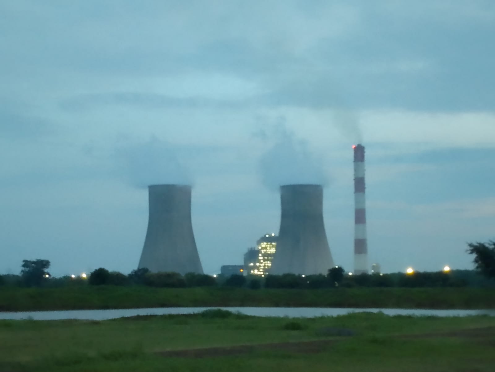CG : गंभीर समस्या  – पॉवर प्लांट की मनमानी से गांव हो जाएगा विरान… प्रदुषण  ऐसा कि इलाज करवाने पर भी नहीं मिल रही राहत….। संजय सेन – चमन बहार से